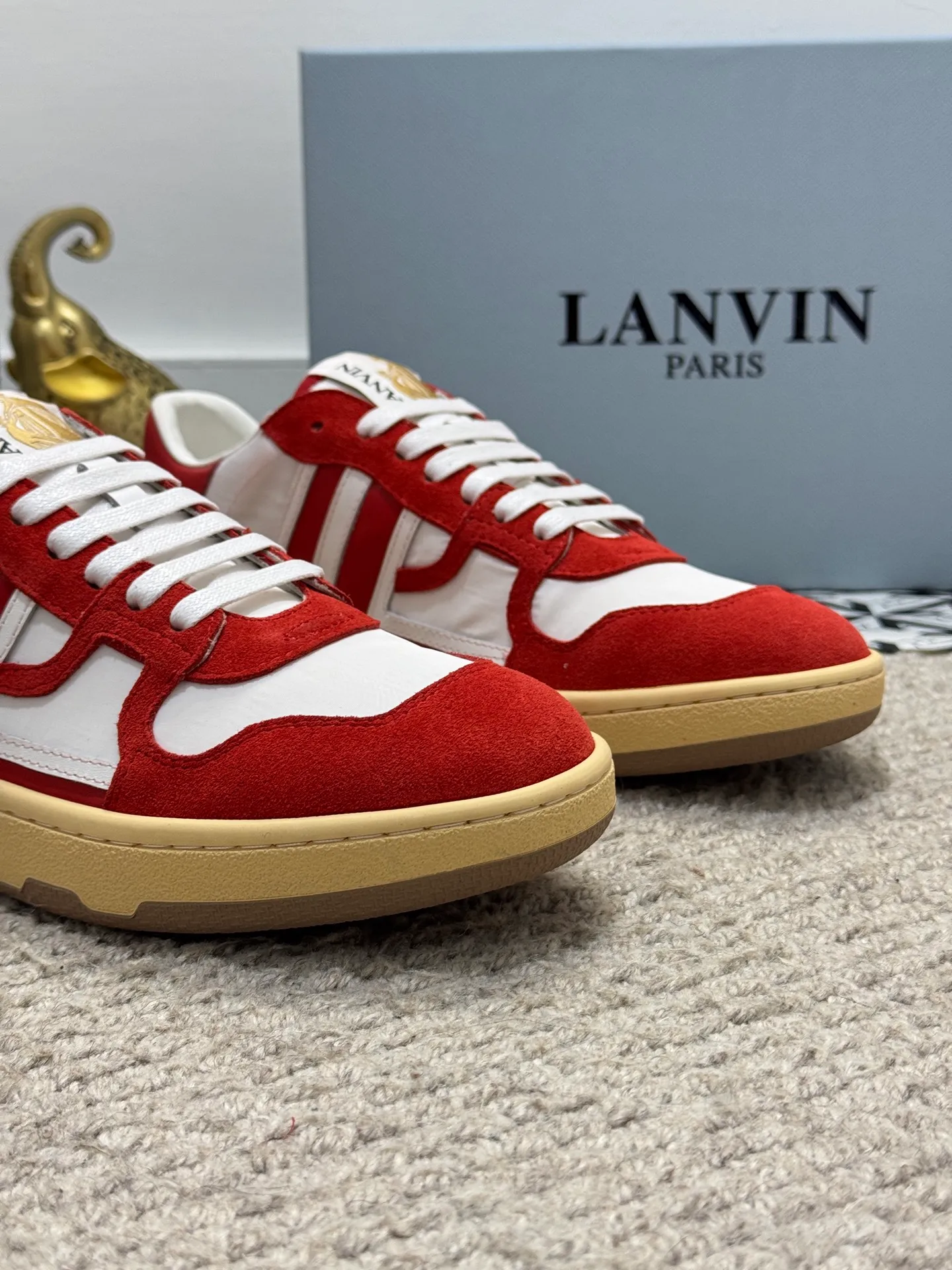 Men's men's shoes 💰520 [New style] 🦈🦈lanvin #LANVIN spring and summer series new colors ❤️‍🔥The latest lace-up fashionable casual Forrest Gump running shoes~bumpr high-quality couple 👫 series!! The latest trendy products of the season. Many bloggers have planted grass and purchased the original molds for customization. The uppers are nubuck leather. They are very versatile, fashionable and casual, and are comfortable to wear on the feet. Recommended! The original molds have clear logo rubber bottoms, which are non-slip and wear-resistant. Size: Female 36~40 Male 38-44 (45 customized